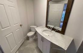 11 dormitorio casa de pueblo en Scarborough, Canadá. C$1 811 000