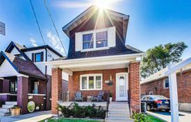 Casa de pueblo – East York, Toronto, Ontario,  Canadá. C$1 007 000