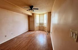 6 dormitorio piso en Yonge Street, Canadá. C$719 000