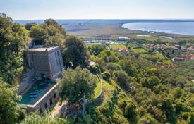 10 dormitorio villa en Lucca, Italia. Price on request