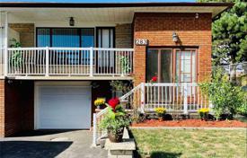 10 dormitorio adosado en North York, Canadá. C$1 291 000