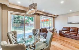 9 dormitorio casa de pueblo en Etobicoke, Canadá. C$2 397 000
