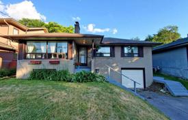 Casa de pueblo – Scarborough, Toronto, Ontario,  Canadá. C$1 205 000