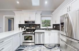 9 dormitorio casa de pueblo en Etobicoke, Canadá. C$2 058 000