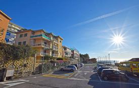 4 dormitorio piso 80 m² en Liguria, Italia. 380 000 €