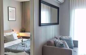 1-dormitorio apartamentos en condominio en Huai Khwang, Tailandia. $115 000