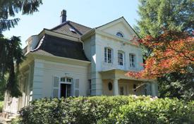 Villa – Baden-Baden, Baden-Wurtemberg, Alemania. 1 950 000 €
