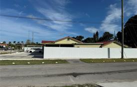 Casa de pueblo – Hialeah, Florida, Estados Unidos. $699 000