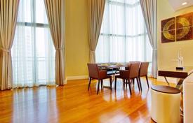 3 dormitorio piso en Khlong Toei, Tailandia. $4 100  por semana