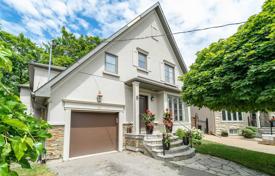 Casa de pueblo – East York, Toronto, Ontario,  Canadá. C$2 137 000