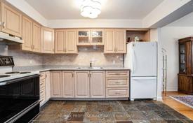 6 dormitorio piso en Etobicoke, Canadá. C$703 000