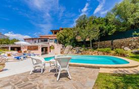 Villa – Porto Rotondo, Cerdeña, Italia. 7 900 €  por semana