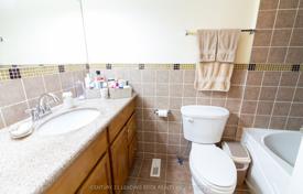 13 dormitorio casa de pueblo en Scarborough, Canadá. C$2 099 000