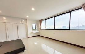 3-dormitorio apartamentos en condominio en Khlong Toei, Tailandia. $661 000