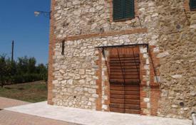 8 dormitorio villa 322 m² en Asciano, Italia. 850 000 €