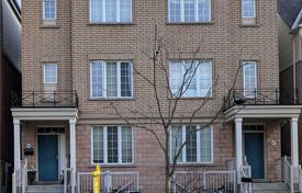 9 dormitorio adosado en North York, Canadá. C$1 674 000