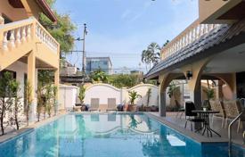 12 dormitorio villa 350 m² en Pattaya, Tailandia. $566 000