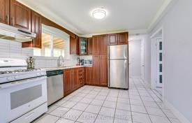8 dormitorio casa de pueblo en Etobicoke, Canadá. C$1 504 000