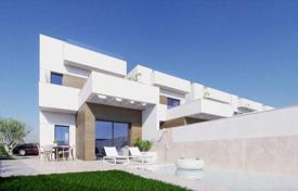 Situado a poca distancia de tiendas y restaurantes en Los Montesinos. Villa con piscina (3*7) m² y jardín en una parcela privada de 309 m².. 420 000 €