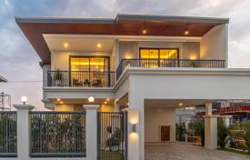 5 dormitorio villa 305 m² en Pattaya, Tailandia. $415 000