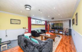 8 dormitorio casa de pueblo en Etobicoke, Canadá. C$2 091 000