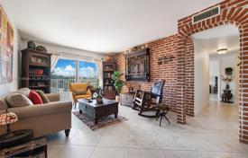 2-dormitorio apartamentos en condominio 99 m² en Doral, Estados Unidos. $389 000