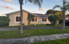 Casa de pueblo – West End, Miami, Florida,  Estados Unidos. $920 000