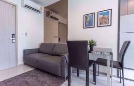 1-dormitorio apartamentos en condominio en Khlong Toei, Tailandia. $202 000