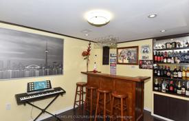 9 dormitorio casa de pueblo en Scarborough, Canadá. C$1 177 000