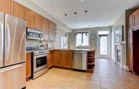 9 dormitorio adosado en Old Toronto, Canadá. C$2 148 000