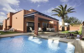 Villa – Fuerteventura, Islas Canarias, España. 2 570 €  por semana