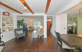 13 dormitorio casa de pueblo en Scarborough, Canadá. C$2 122 000