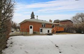 9 dormitorio casa de pueblo en North York, Canadá. C$1 436 000