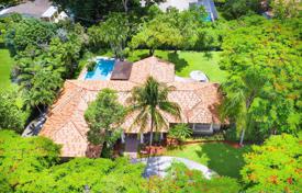 Villa – Miami, Florida, Estados Unidos. 927 000 €