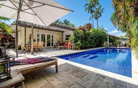 9 dormitorio casa de pueblo 250 m² en Miami Beach, Estados Unidos. $3 995 000