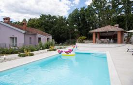 10 dormitorio casa de pueblo 260 m² en Kastav, Croacia. Price on request