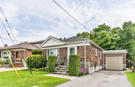 Casa de pueblo – East York, Toronto, Ontario,  Canadá. C$1 149 000