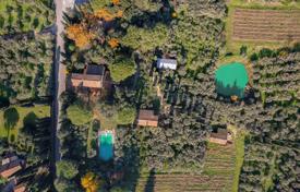 24 dormitorio villa en Pescia, Italia. Price on request