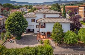 17 dormitorio villa 580 m² en Perugia, Italia. 530 000 €