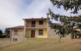 4 dormitorio villa 520 m² en Terni, Italia. 790 000 €