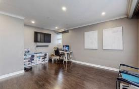 11 dormitorio adosado en North York, Canadá. C$1 213 000