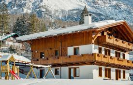 4 dormitorio chalet 864 m² en Cortina d'Ampezzo, Italia. Price on request