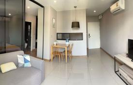 1-dormitorio apartamentos en condominio en Khlong Toei, Tailandia. $129 000