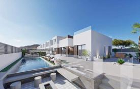 El Campello a poca distancia andando de la playa, tiendas y restaurantes. Villa con sotano y piscina privada.. 950 000 €