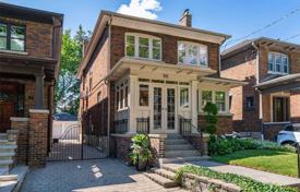 Casa de pueblo – York, Toronto, Ontario,  Canadá. C$2 069 000