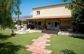 Villa – Playa Paraiso, Adeje, Santa Cruz de Tenerife,  Islas Canarias,   España. 1 350 000 €