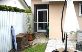 4 dormitorio casa de pueblo 197 m² en Miami, Estados Unidos. $679 000