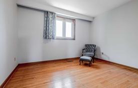 9 dormitorio casa de pueblo en Etobicoke, Canadá. C$1 938 000