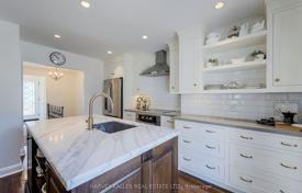 9 dormitorio casa de pueblo en Etobicoke, Canadá. C$1 880 000