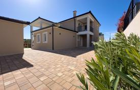 4 dormitorio casa de pueblo 240 m² en Umag, Croacia. 1 600 000 €